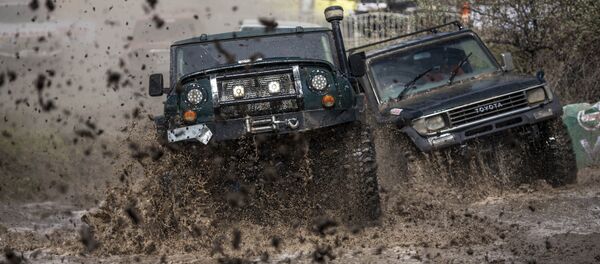 Двухдневные международные соревнования внедорожников в селе Озерном Двухдневные международные соревнования внедорожников в селе Озерном - Sputnik Кыргызстан