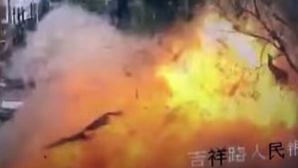 Мощный взрыв в китайском магазине попал на видео - Sputnik Кыргызстан