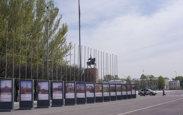 Первая включает архивные фото 1950–1980 годов, где запечатлены городские объекты, построенные в советское время - Sputnik Кыргызстан
