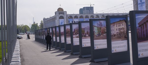 Sputnik Кыргызстан маалымат агенттиги менен радиосу Бишкек мэриясы менен биргеликте борбор калаанын 140 жылдыгына арналган Сүйүктүү шаарыбыз кечээ жана бүгүн деп аталган сүрөткөргөзмө ачты - Sputnik Кыргызстан