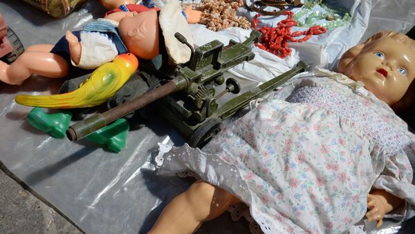 Кукла на блошином рынке. Архивное фото - Sputnik Кыргызстан