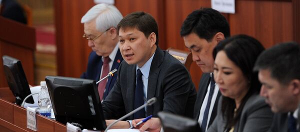 Отчет Сапара Исакова перед парламентской оппозицией - Sputnik Кыргызстан