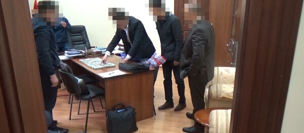 200 миң доллар пара алган аткаминер кармалганда кебелип да койгон эмес. Видео - Sputnik Кыргызстан