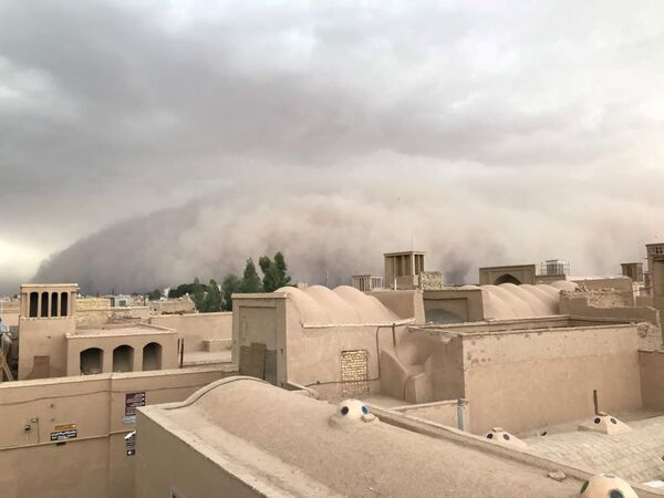 Мощная песчаная буря на оазисе Йезд в Иране - Sputnik Кыргызстан