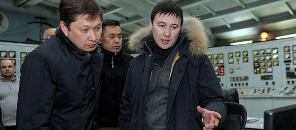Премьер-министр Сапар Исаков и председатель правления Национального энергохолдинга Айбек Калиев - Sputnik Кыргызстан