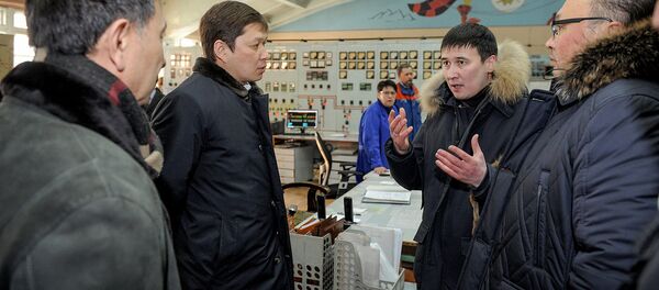 Премьер-министр Кыргызской Республики Сапар Исаков экстренно посетил ТЭЦ города Бишкек - Sputnik Кыргызстан