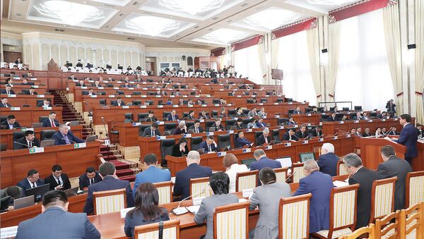 Рассмотрение кандидатуры правительства во главе с премьером Мухаммедкалыем Абулгазиевым - Sputnik Кыргызстан