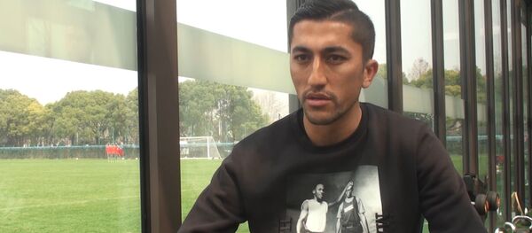 Бывший игрок Анжи Одил Ахмедов: в России болеют как сумасшедшие! - Sputnik Кыргызстан