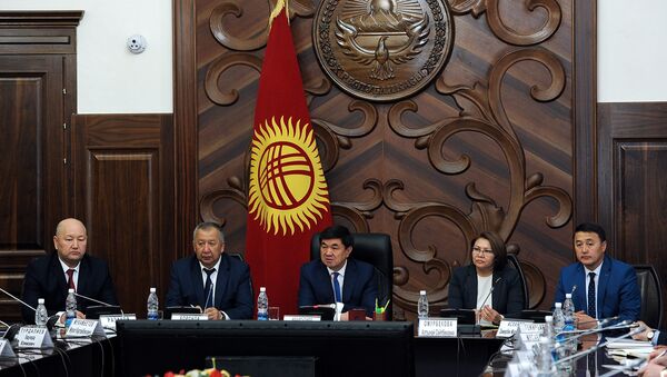 Премьер-министр КР Мухаммедкалый Абулгазиев провел первое рабочее совещание - Sputnik Кыргызстан