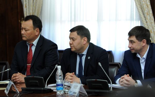 Абулгазиев подчеркнул, что новый кабмин продолжит реализацию эффективных программ прежнего правительства. - Sputnik Кыргызстан