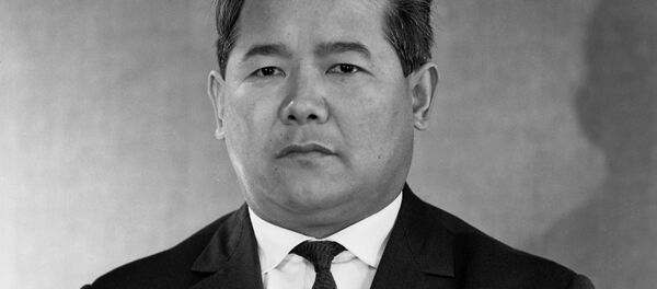 Дене тарбия жана спорт комитетин биринчилерден болуп жетектеген Дөлөн Өмүрзаковдун архивдик сурөтү Дене тарбия жана спорт комитетин биринчилерден болуп жетектеген Дөлөн Өмүрзаковдун архивдик сурөтү - Sputnik Кыргызстан