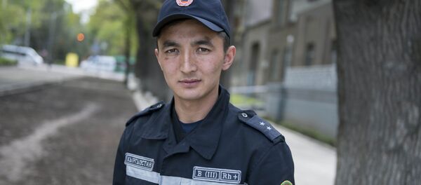 Өзгөчө кырдаалдар министрлигинин Бишкек шаардык башкармалыгынын Куткаруу кызматында иштеген Теңиз Турсунбеков - Sputnik Кыргызстан