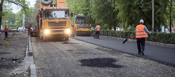 Ремонт дороги проспекта Эркиндик в Бишкеке - Sputnik Кыргызстан