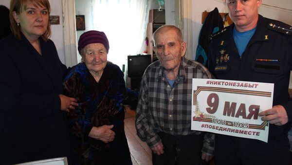 Представители авиабазы ОДКБ Кант навестили ветерана Великой Отечественной войны Ивана Котова - Sputnik Кыргызстан