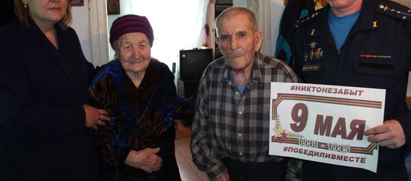 Жамааттык коопсуздук келишим уюмунун (ЖККУ) Кант авиабазасынын өкүлдөрү Улуу Ата Мекендик согуштун ардагери Иван Котовдон кабар алды - Sputnik Кыргызстан