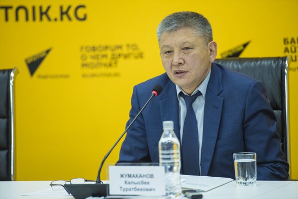 Руководитель Госинспекции по ветеринарной и фитосанитарной безопасности Калысбек Жумаканов - Sputnik Кыргызстан