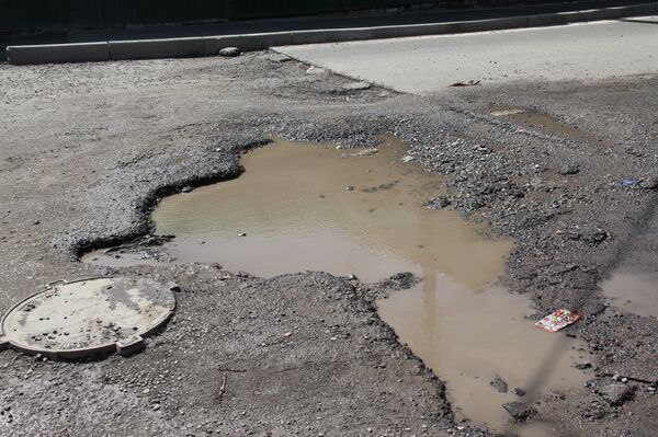 Состояние Бишкекских дорог, отремонтированных в прошлом году - Sputnik Кыргызстан