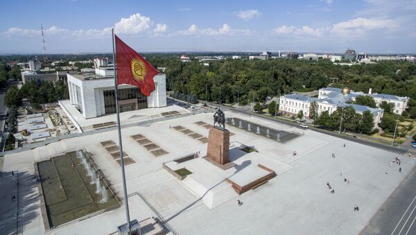 Памятник Манасу на центральной площади Ала-Тоо в Бишкеке. Архивное фото - Sputnik Кыргызстан