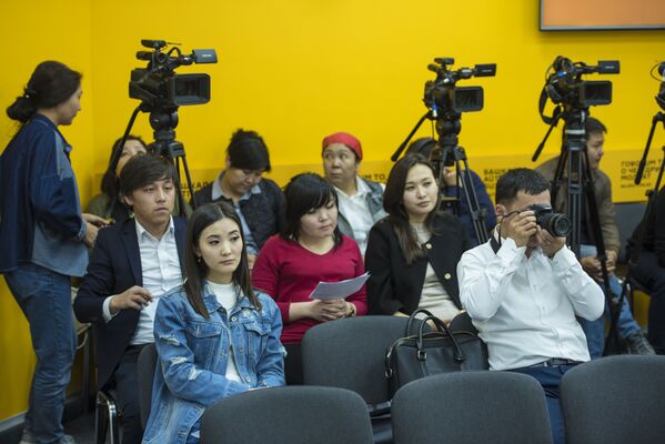 Журналисты во время пресс-конференции - Sputnik Кыргызстан