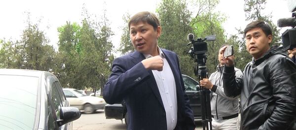 Выйдя из ГКНБ, Сапар Исаков ответил на вопросы журналистов — видео - Sputnik Кыргызстан