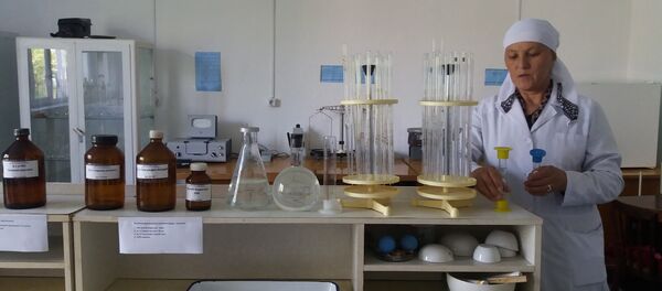 Россия вручила Кара-Кульджинскому районному центру профилактики болезней и санитарно-эпидемиологического контроля медицинское оборудование на 2,2 миллиона сомов Россия вручила Кара-Кульджинскому районному центру профилактики болезней и санитарно-эпидемиологического контроля медицинское оборудование на 2,2 миллиона сомов - Sputnik Кыргызстан