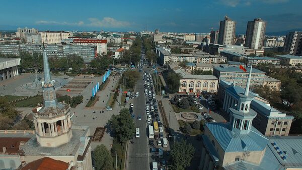 Большая пробка из-за оцепления Бишкек парка — кадры с дрона - Sputnik Кыргызстан