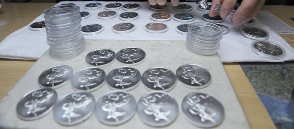 Чеканка монет в Московском монетном дворе - Sputnik Кыргызстан