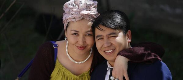 Актриса театра и кино Альбина Имашова с мужем Актриса театра и кино Альбина Имашова с мужем - Sputnik Кыргызстан