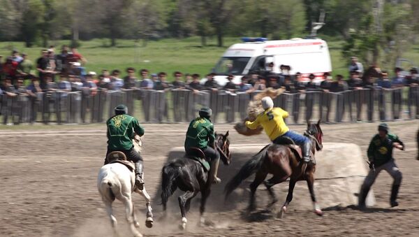 Игроки вылетали из седел — лучшие моменты финала кок-бору в Бишкеке - Sputnik Кыргызстан