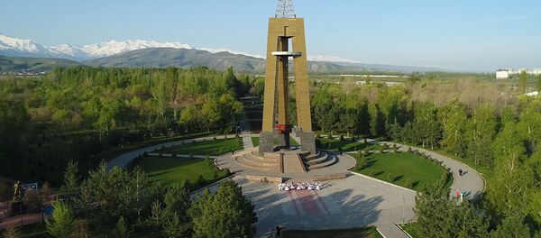 Түштүк дарбазадагы керемет бий. Бишкектин 140 жылдык майрамы. Видео - Sputnik Кыргызстан