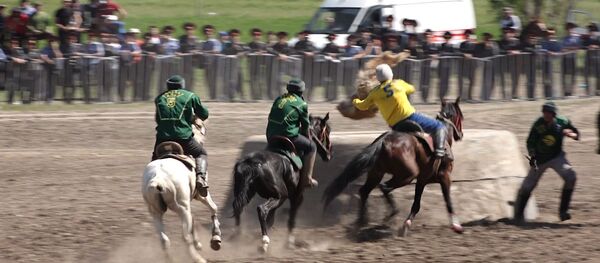 Кайдыгер калтырбаган ирмемдер! Шаар күнүнө арналган көк бөрү мелдешинин видеосу - Sputnik Кыргызстан