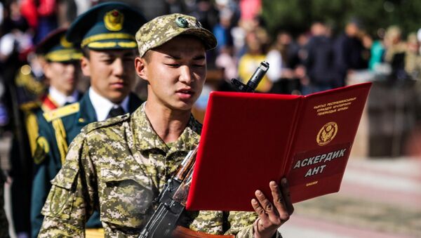 Принесение присяги новобранцами призыва Весна-2018 Национальной гвардии Вооруженных сил КР - Sputnik Кыргызстан