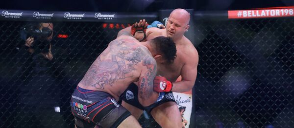 Бой за пояс Bellator между Федором Емельяненко и Фрэнком Миром - Sputnik Кыргызстан