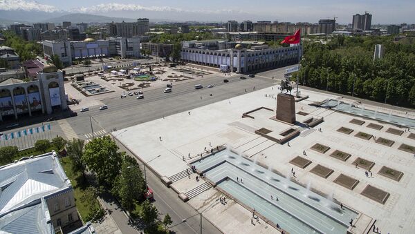 Бийлеп, ырдап, суу чачышып. Бишкектин 140 жылдыгын кантип майрамдашты - Sputnik Кыргызстан