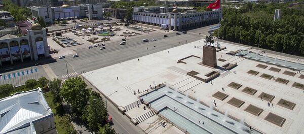 Бийлеп, ырдап, суу чачышып. Бишкектин 140 жылдыгын кантип майрамдашты - Sputnik Кыргызстан