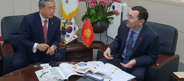 Архивное фото посла в Южной Корее Кылычбека Султана Архивное фото посла в Южной Корее Кылычбека Султана - Sputnik Кыргызстан