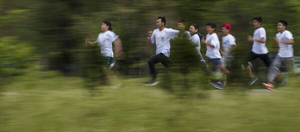 Мелдешти Жөргөмүш киши тескегенде... Балдардын Fun Run жарышынан ирмемдер - Sputnik Кыргызстан
