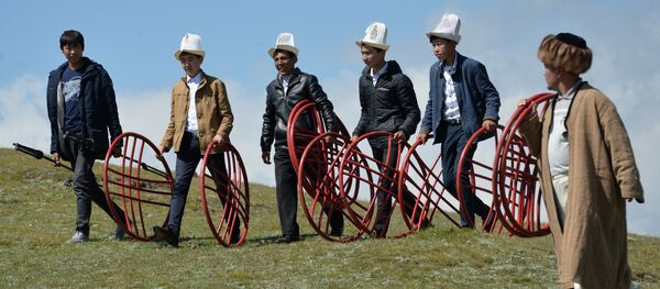 Фольклорный фестиваль на озере Сон-Куль Фольклорный фестиваль на озере Сон-Куль - Sputnik Кыргызстан