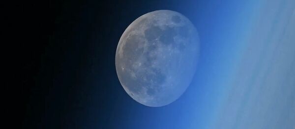 Как исчезает Луна — очень красивое видео из космоса Как исчезает Луна — очень красивое видео из космоса - Sputnik Кыргызстан