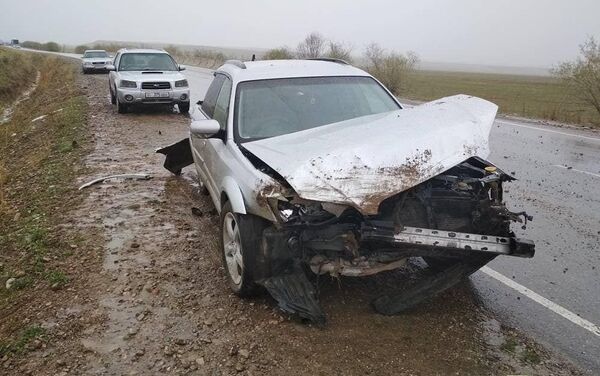 В Нарынской области близ села Ат-Баши опрокинулся автомобиль марки Subaru Outback, вследствие чего с различными травмами в больницу поступили 10 человек, находившихся в машине - Sputnik Кыргызстан