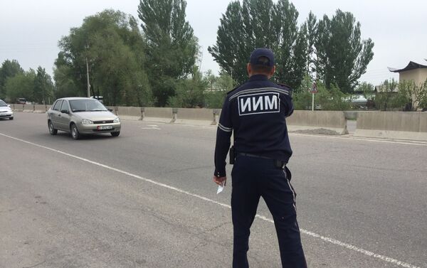 Помимо этого, восемь человек наказаны за неподчинение сотруднику УОБДД — нарушители проигнорировали жест об остановке - Sputnik Кыргызстан