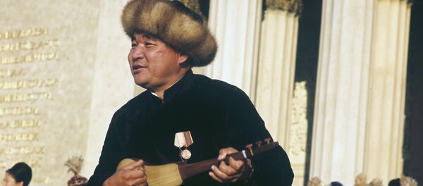 СССРдин Эл артисти, төкмө акын Эстебес Турсуналиев. Архив - Sputnik Кыргызстан