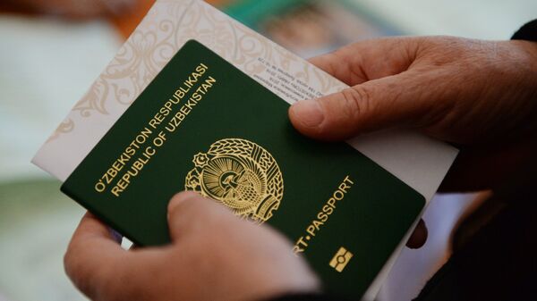 Паспорт гражданина Узбекистана. Архивное фото - Sputnik Кыргызстан