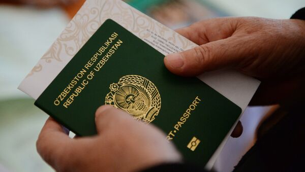 Паспорт гражданина Узбекистана. Архивное фото - Sputnik Кыргызстан