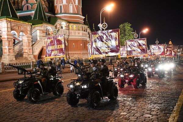 Ночная репетиция парада Победы на Красной площади - Sputnik Кыргызстан