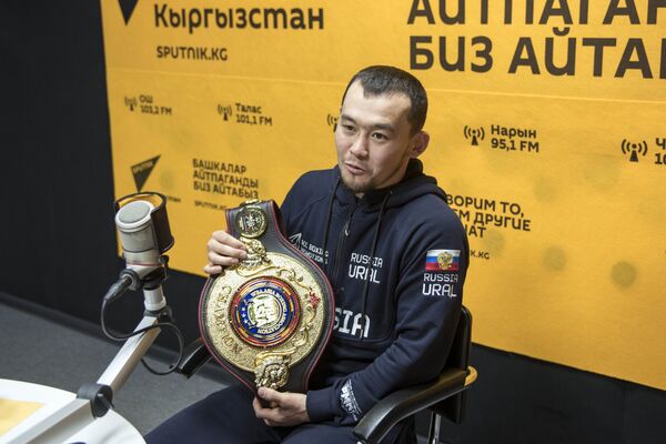 Трехкратный чемпион КР по боксу Акжол Сулайманбек уулу Трехкратный чемпион КР по боксу Акжол Сулайманбек уулу - Sputnik Кыргызстан