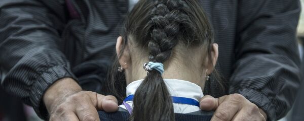 Случаи насилия над детьми в КР - Sputnik Кыргызстан