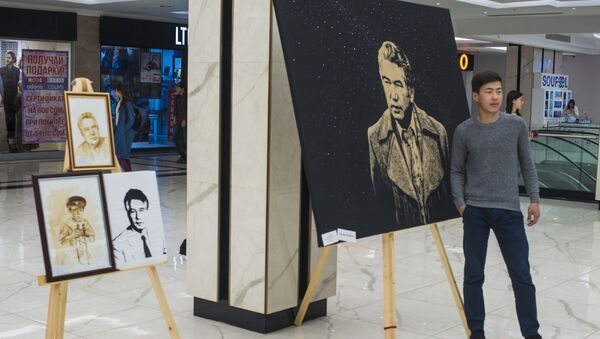 Выставка картин героев произведений Айтматова в Бишкеке - Sputnik Кыргызстан