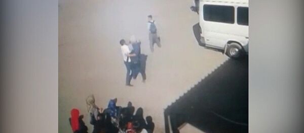 Базар-Коргондо 19 жаштагы жигитти бычактап жаткан учур видеого түшүп калган - Sputnik Кыргызстан