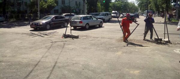 Ремонт дороги на участке проспекта Жибек Жолу - Sputnik Кыргызстан